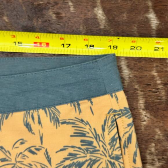 NWT Faherty Shorts Mens 36 Orange Hybrid Board Shorts Casual Beach Adult NWT - Picture 4 of 9